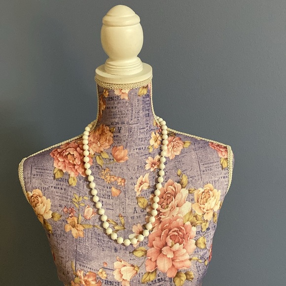 Vintage white stamped JAPAN necklace with clip clasp - Picture 7 of 7